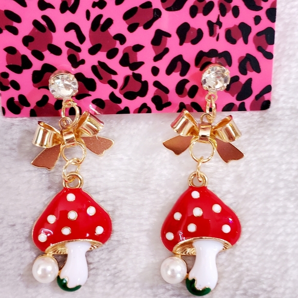 Gold Crystal mushroom bow drop earrings - Picture 2 of 8